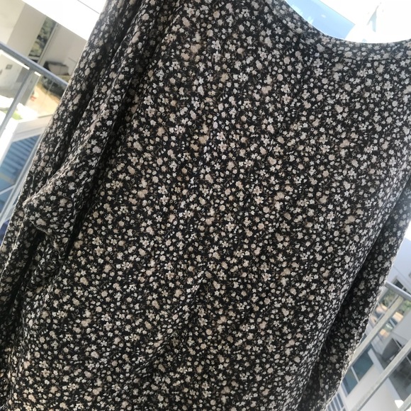 Brandy 🖤 Melville - Picture 4 of 7